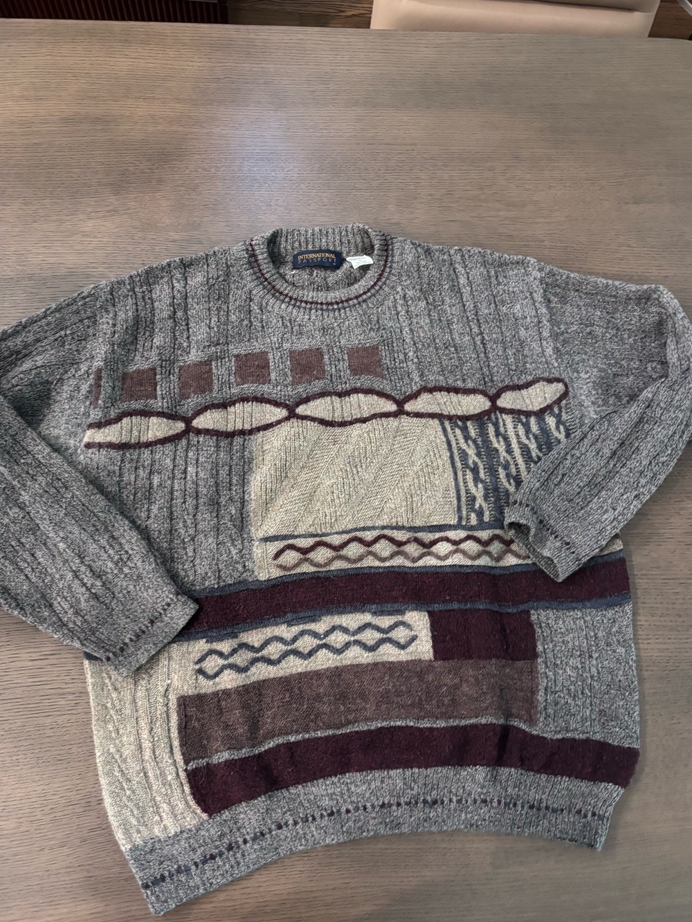PassportInternational Men's Gray Crewneck Sweater with Burgundy gray vintage